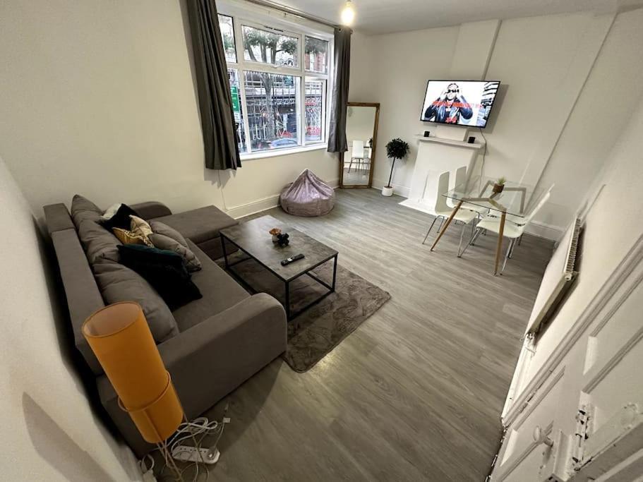 Spectacular 2 Bedroom On Tower Bridge ลอนดอน ภายนอก รูปภาพ
