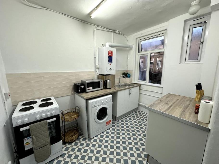 Spectacular 2 Bedroom On Tower Bridge ลอนดอน ภายนอก รูปภาพ